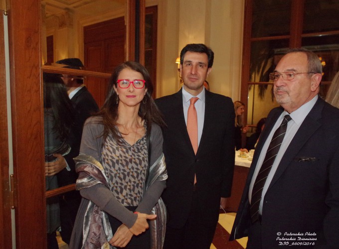 Η κα Μ. Θεοφανοπούλου, Αντιπρόεδρος ΗΑΤΤΑ, με τον κ. Γεν. Γραμματέα ΕΟΤ κ. Δ. Τρυφωνόπουλος και τον κ. Στ. Σκρέτα, Γεν. Γραμ. FEDHATTA