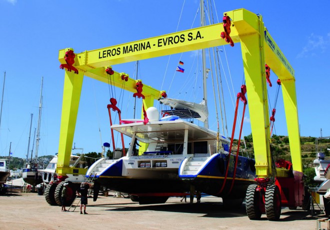 160 Ton travel hoist lifting catamaran